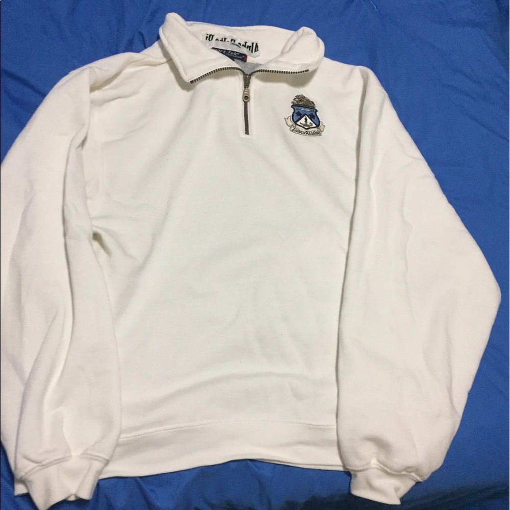 White quarter zip adpi. Fits more like medium