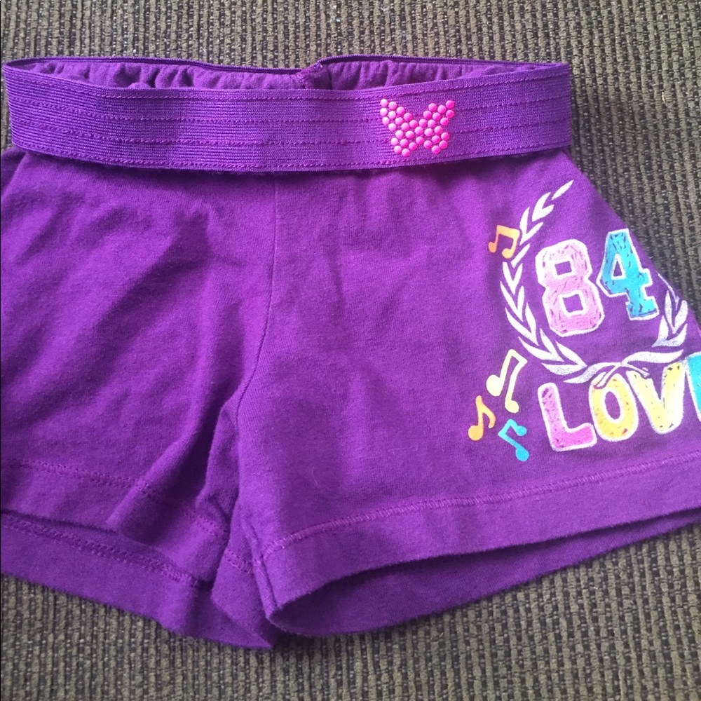 Girls size 4/5 shorts🔴