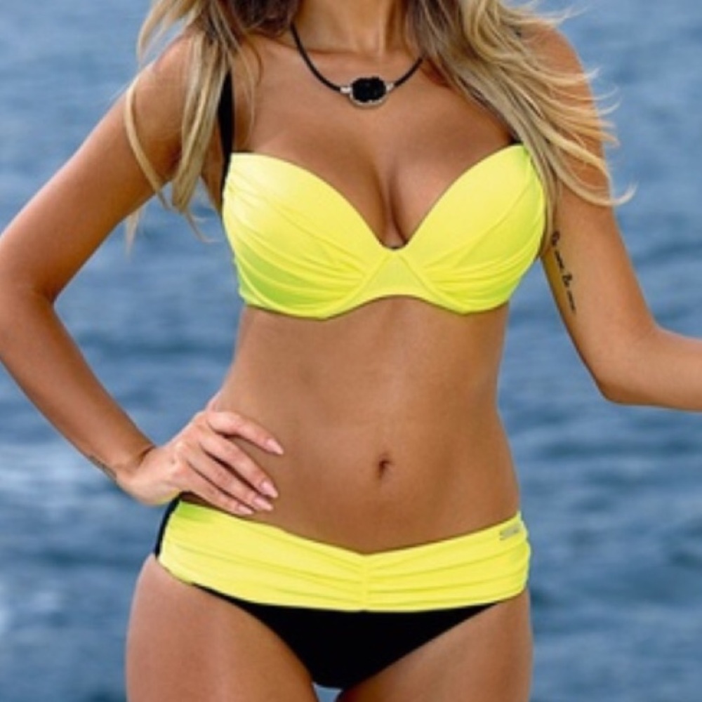 ⭐️HOST PICK⭐️ONLY 2 LEFT❗️Hot Yellow and Black Bikini - Picture 3 of 6