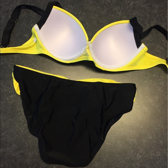 ⭐️HOST PICK⭐️ONLY 2 LEFT❗️Hot Yellow and Black Bikini - Picture 5 of 6