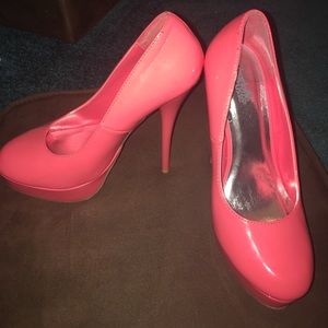 Coral platform heels