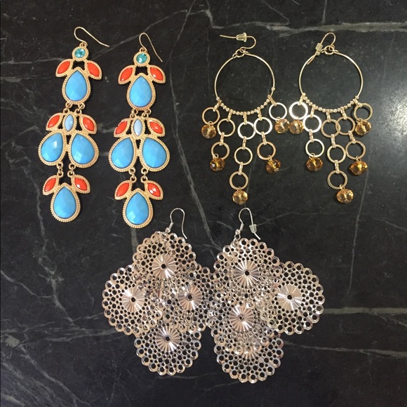 SALE 🌺 Dillard's Earring Bundle 🌺 - Picture 1 of 4