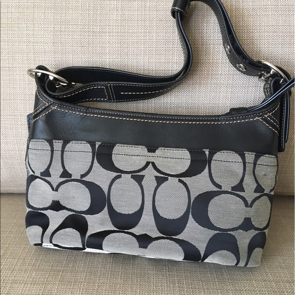 Coach Signature Print Shoulder Bag/Handbag