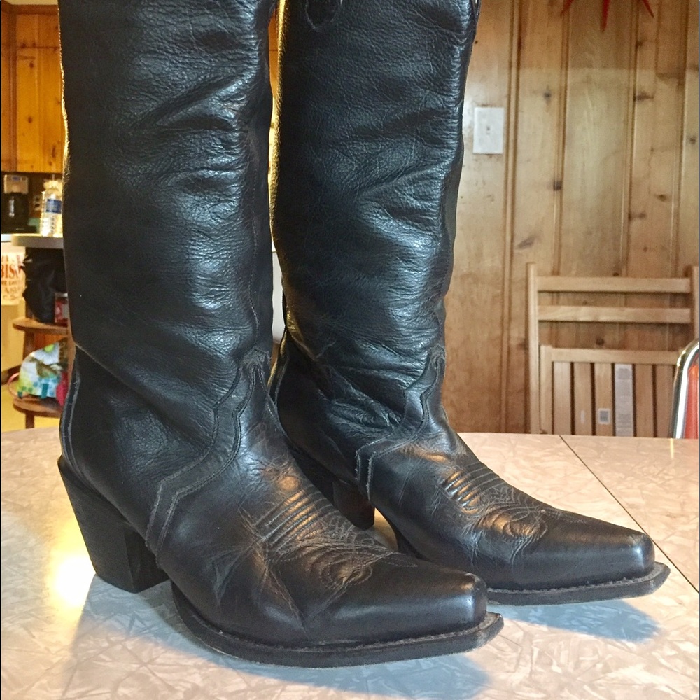 Black Leather B.Dillon cowboy boots