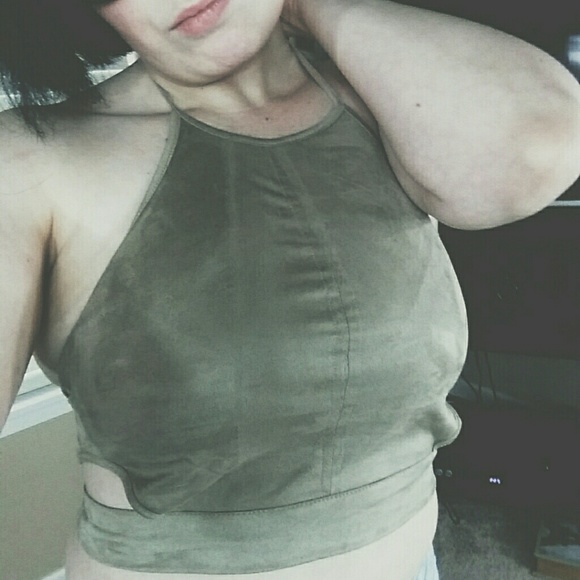 Goreous Halter - Picture 4 of 4