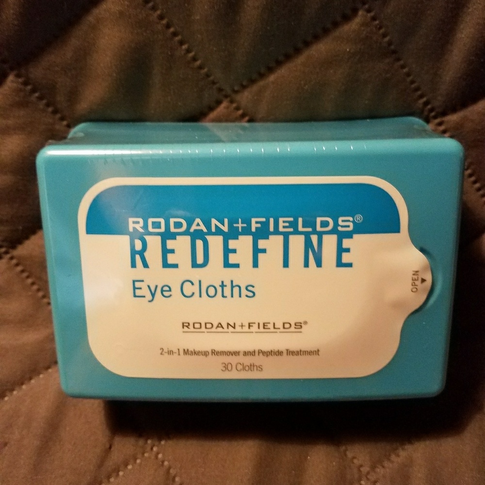 NWT - Eye makeup remover cloths