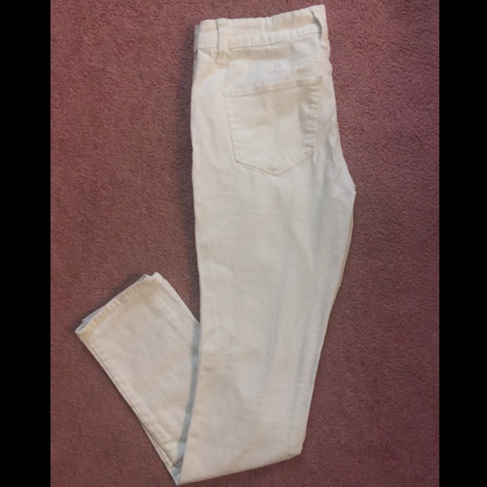 White jeans/jeggings