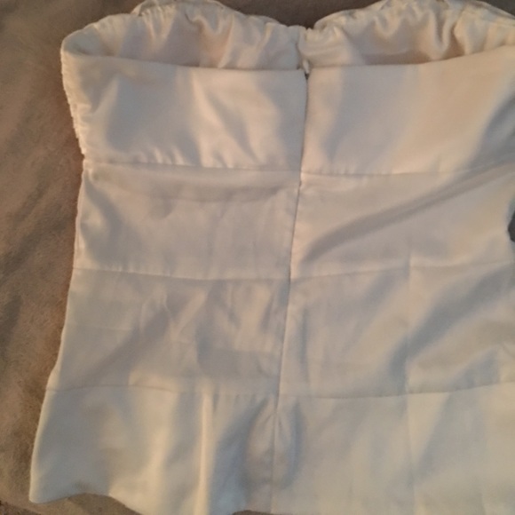 WHITE DRESS TOP SIZE MEDIUM BEBE TOP TAG MISSING - Picture 3 of 3