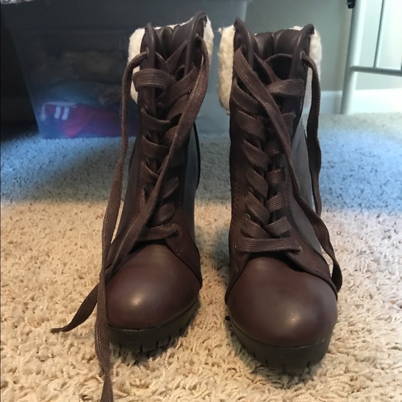 Brown winter booties! - Picture 2 of 4