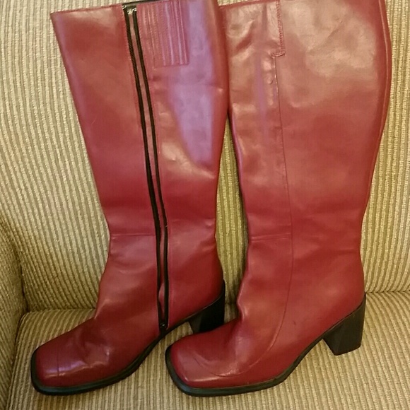 Boots - Picture 3 of 4