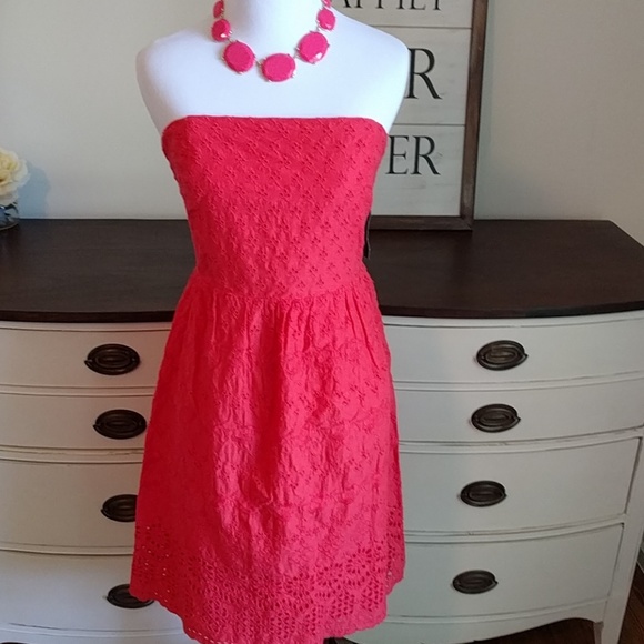 pink Eyelit lace dress - Picture 2 of 8