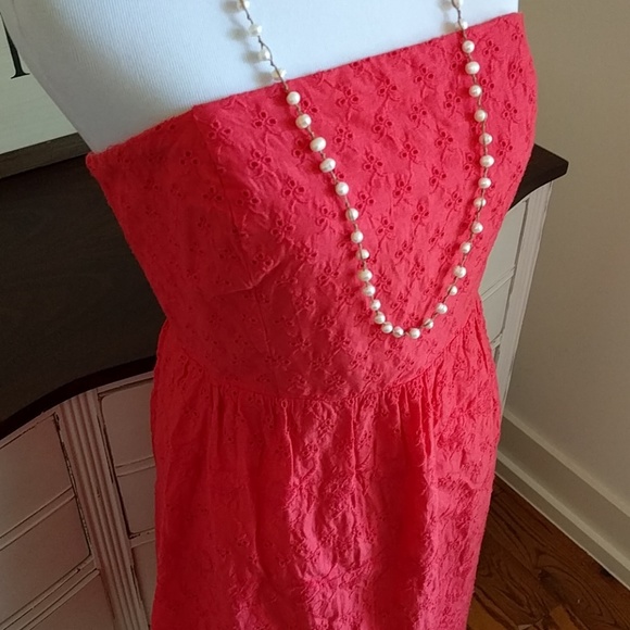 pink Eyelit lace dress - Picture 7 of 8