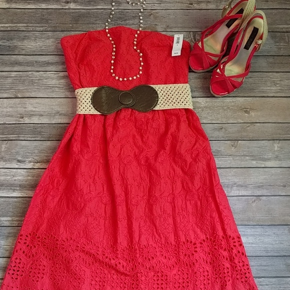 pink Eyelit lace dress - Picture 8 of 8