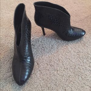 9.5 snakeskin black bootie