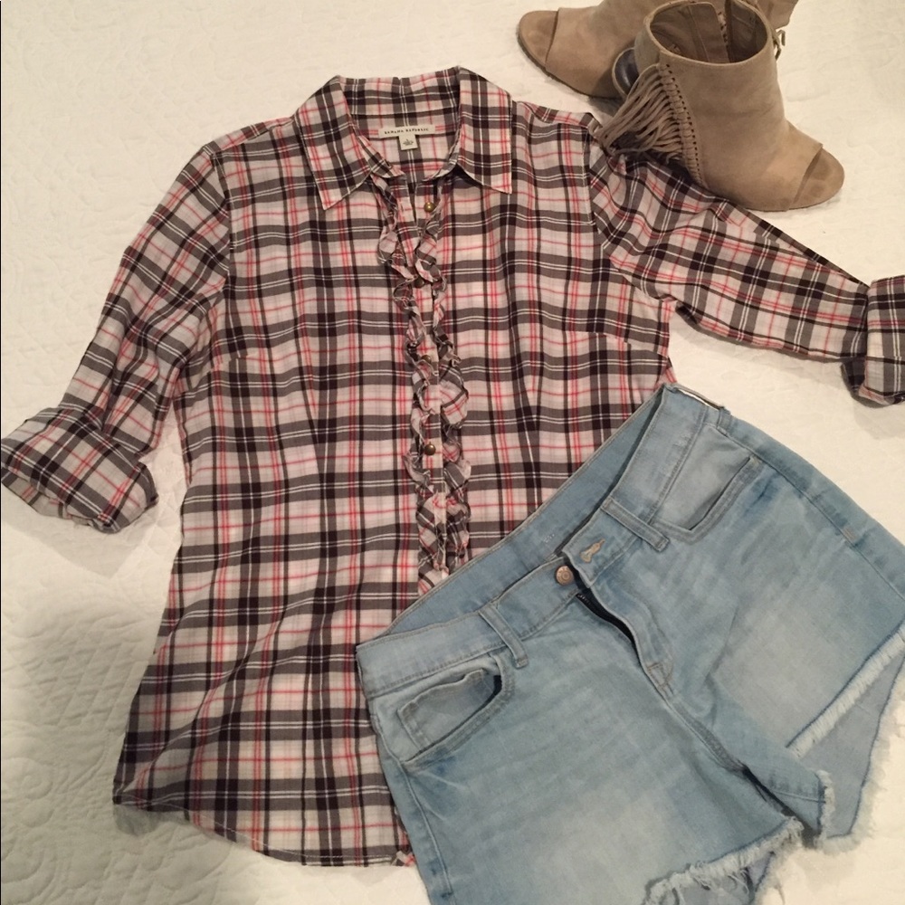 Banana Republic cute ruffled front button up