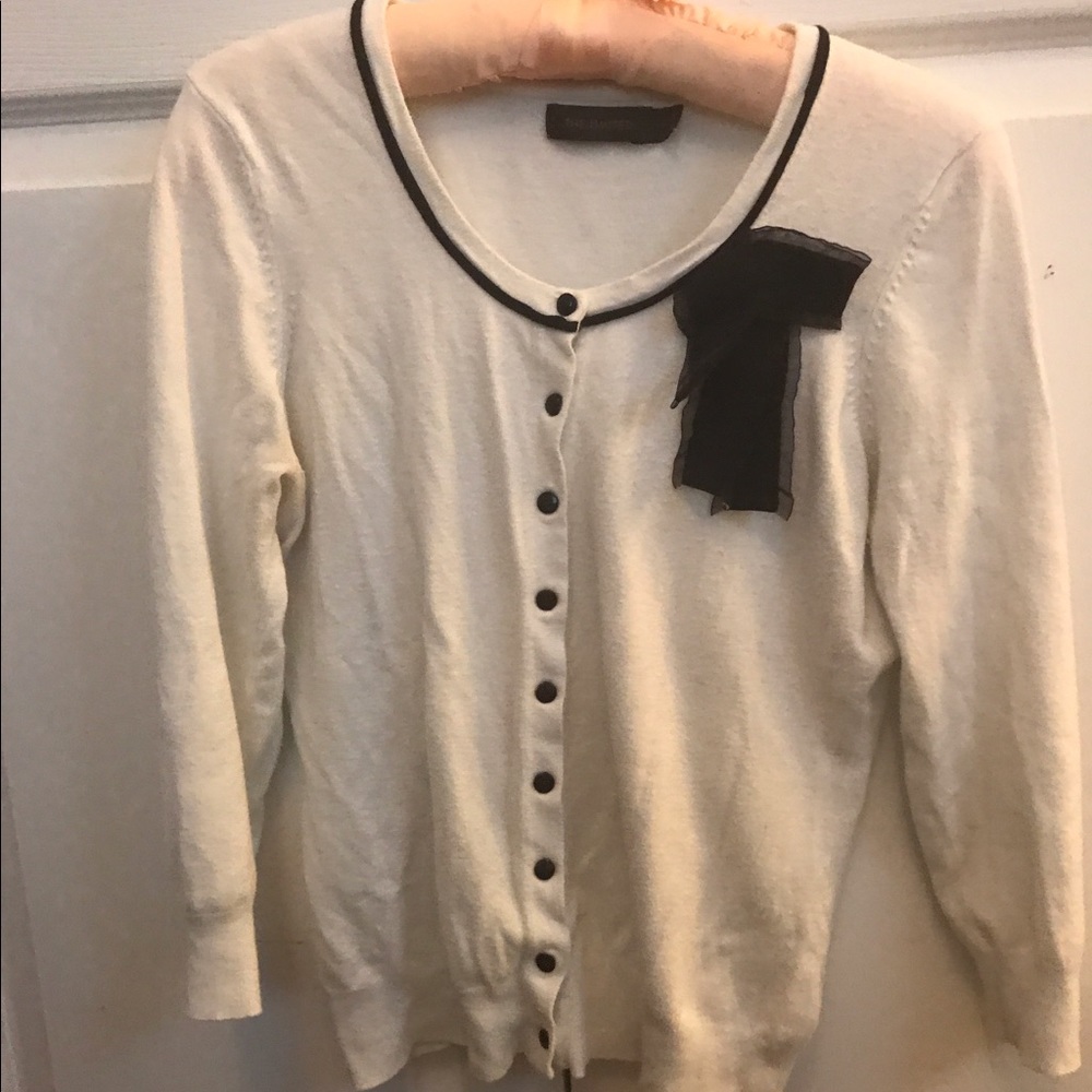 The Limited Cute Medium Ivory Sweater.