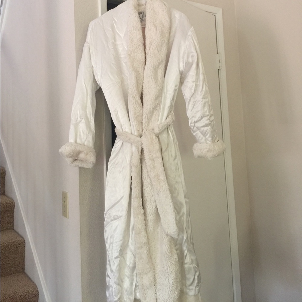Soft plush robe by Giraffe at Home