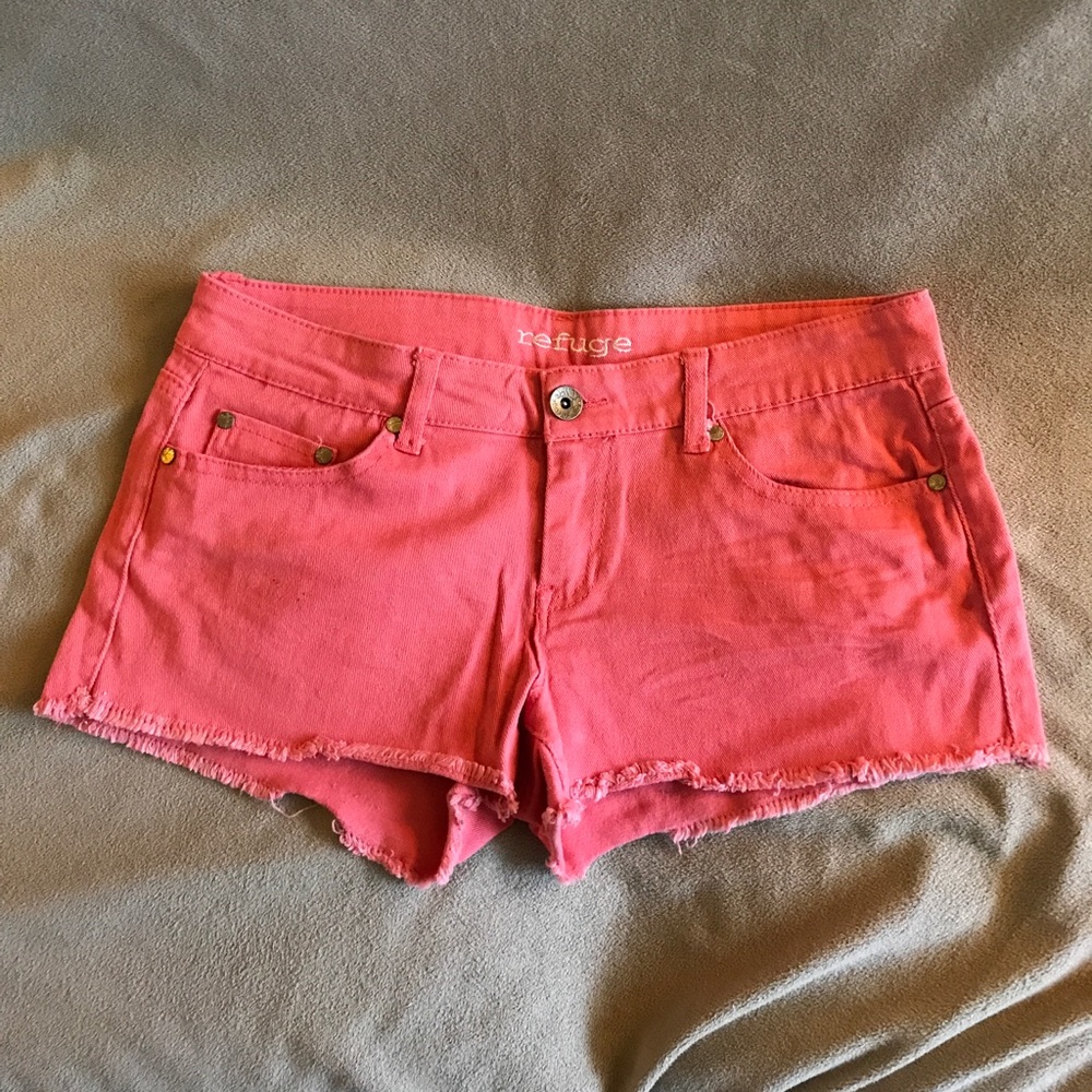 Refuge coral shorts size 6