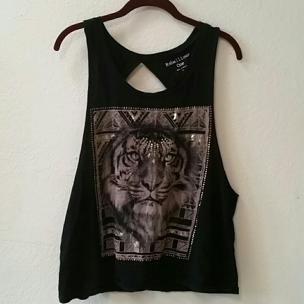 Lion print tank