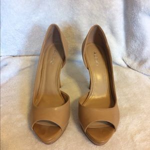 Nude Pumps