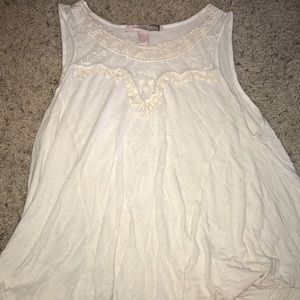 Cute lace tank top!