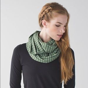 Lululemon Vinyasa Scarf - Green & Grey