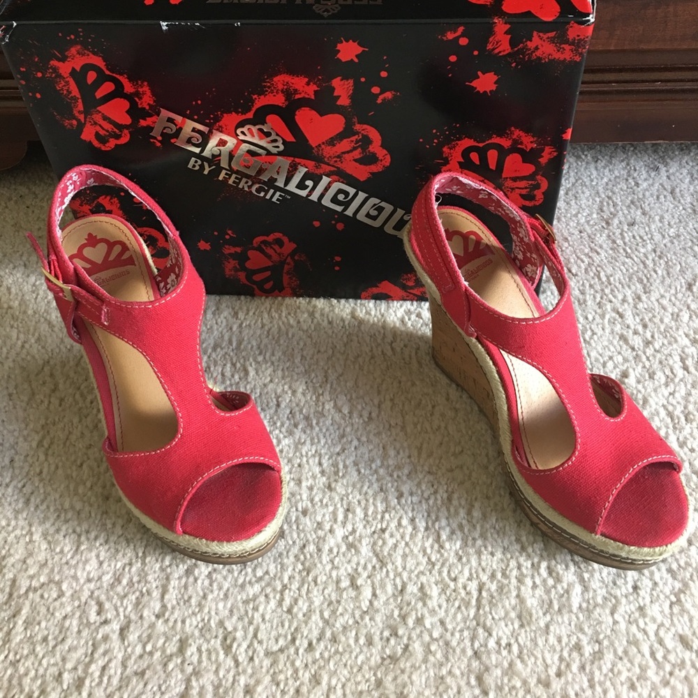 🥁MUST GO🥁Fergalicious by Fergie Queen-Red Wedges