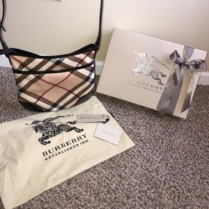 ✨ women's Berberry Cross body pocketbook✨