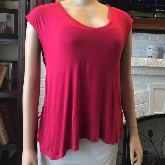 Gap sleeveless v neck with open back - Picture 2 of 2