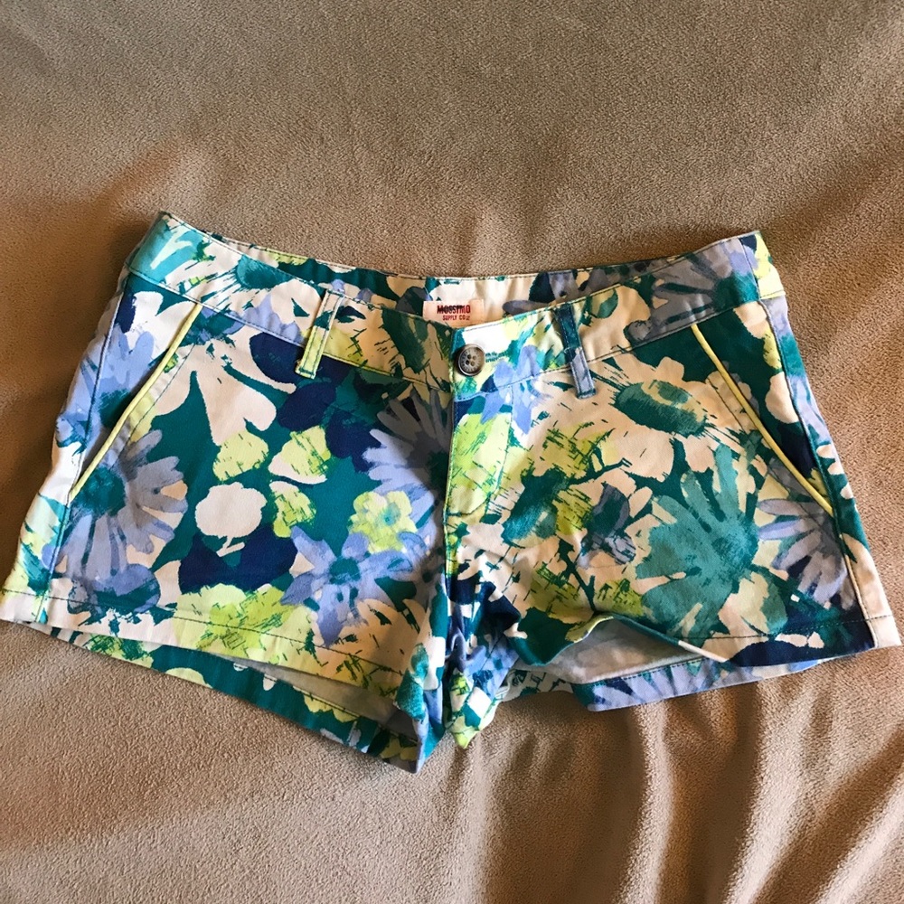 Mossimo size 5/6 floral print shorts.