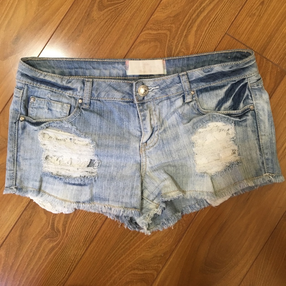 Denim shorts with crochet pockets.
