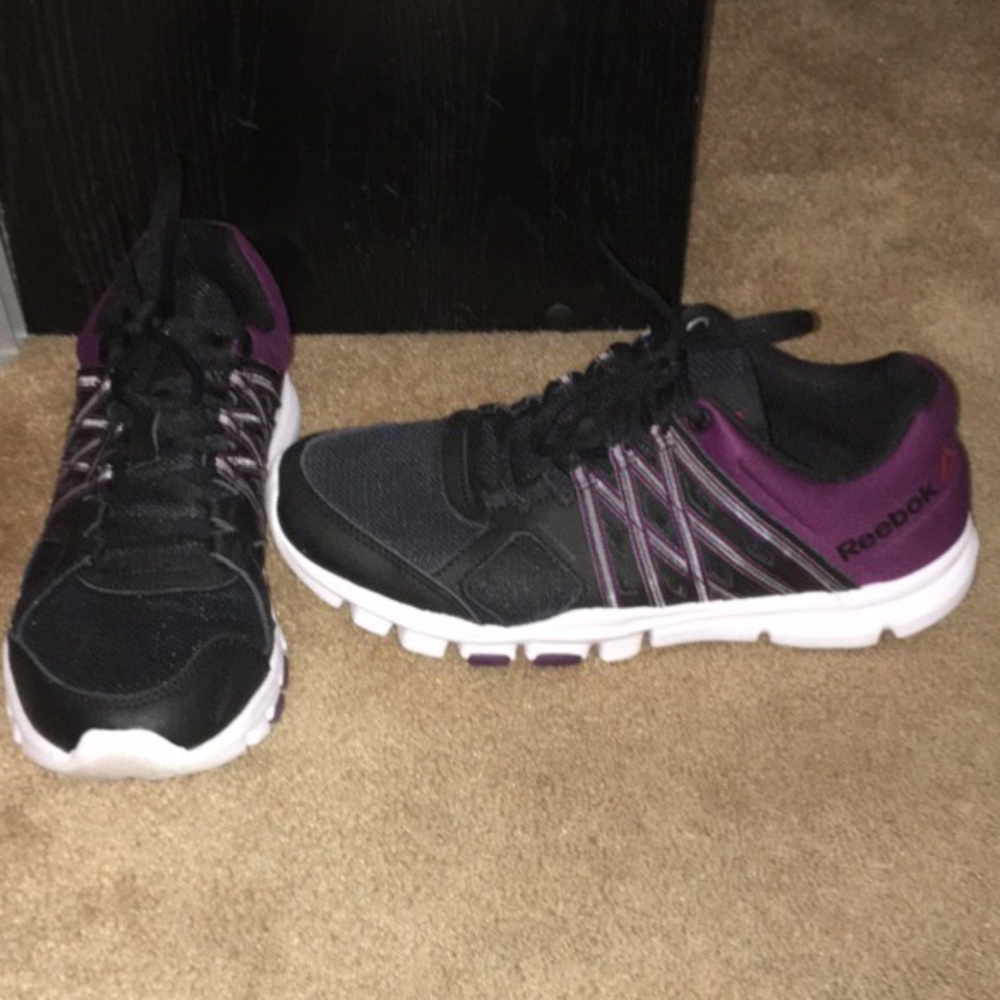 Tennis shoes