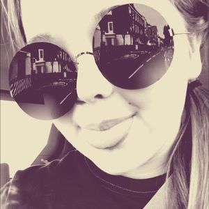 Meet your Posher, Olivia