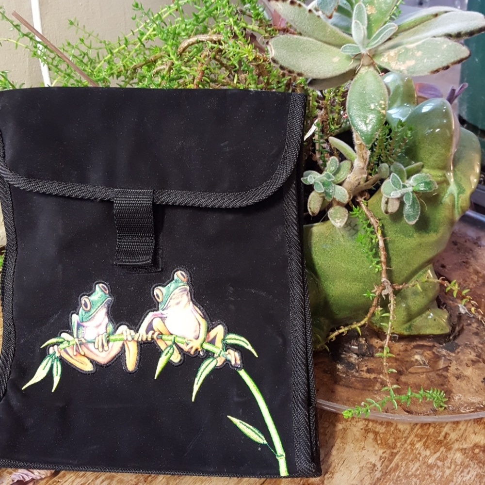 Velveteen Tree Frog Bag