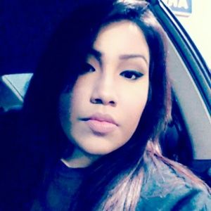 Meet your Posher, Evelia