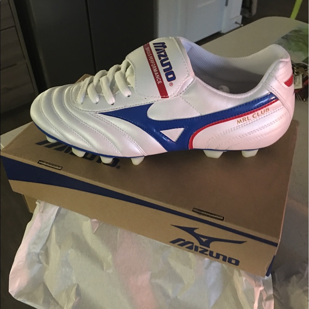 Mizuno Cleats size 9
