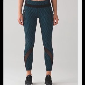 NWT Lululemon Inspire tight II Sz6