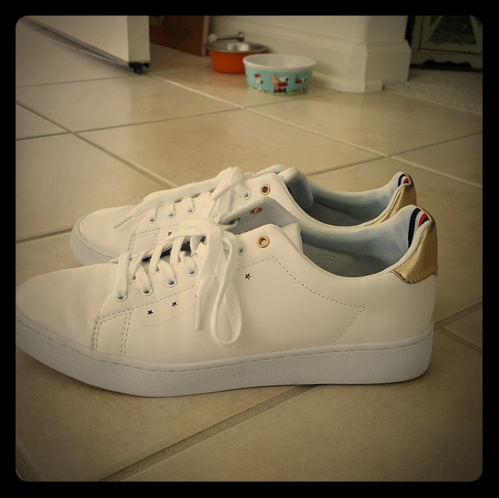 Tommy Hilfiger tennis shoes