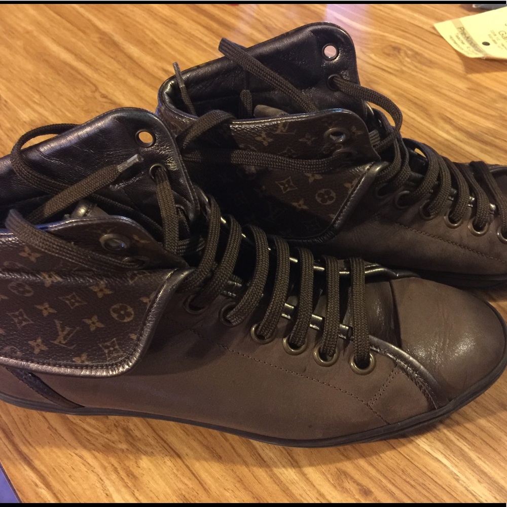 Loui Vuitton women plum/brown sneakers