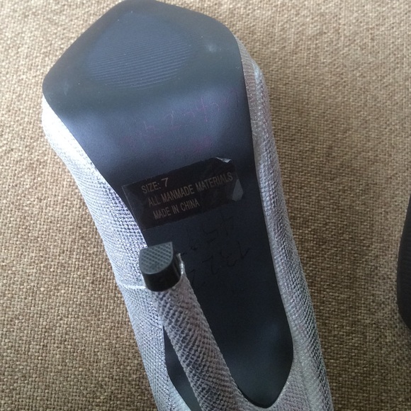 Qupid silver heels size 7 - Picture 5 of 7