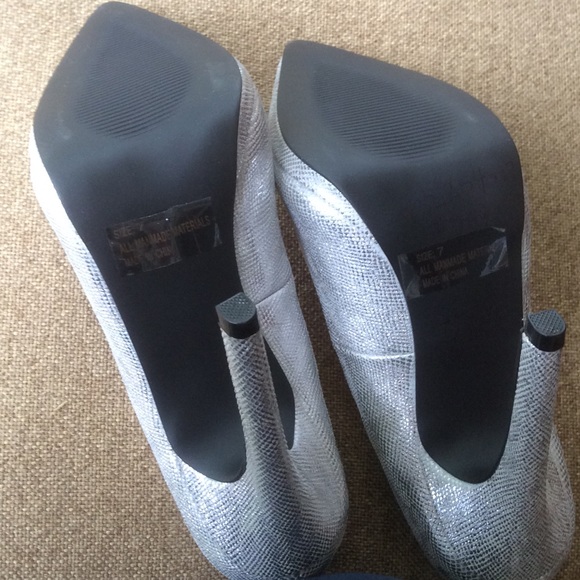 Qupid silver heels size 7 - Picture 6 of 7