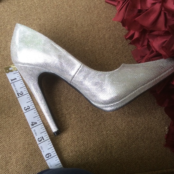 Qupid silver heels size 7 - Picture 7 of 7