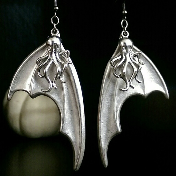 Antiqued Brass Bat Wing Skull Earrings Horror Goth - Picture 3 of 4
