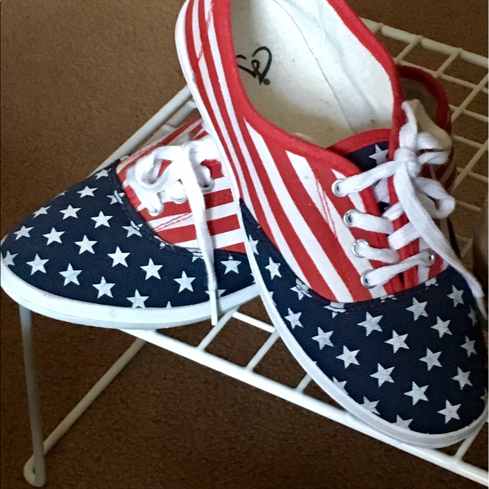 REDUCED TO SELL🔴 CUTE LIGHTWEIGHT LACE UP SHOES