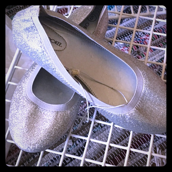 Cherokee Shoes - NWT 3/30$🔴MIX AND MATCH SILVER FLATS❤️❤️❤️