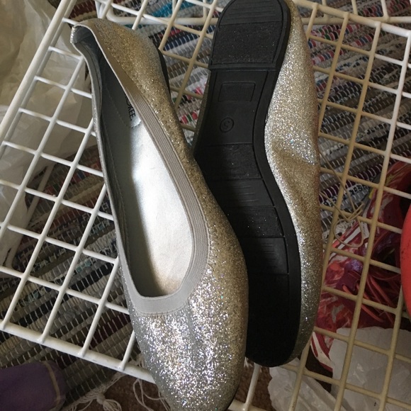 NWT 3/30$🔴MIX AND MATCH SILVER FLATS❤️❤️❤️ - Picture 2 of 2