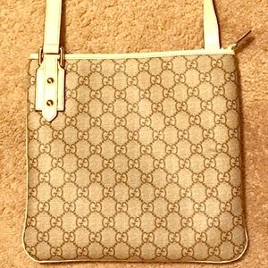 Gucci shoulder bag! Authentic