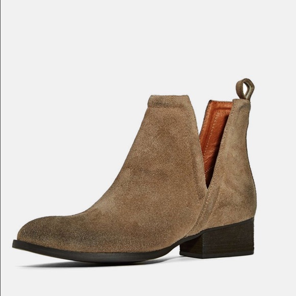 Jeffrey Campbell Shoes - ❗️LAST CHANCE REMOVING ITEM❗️Jeffrey Campbell boot