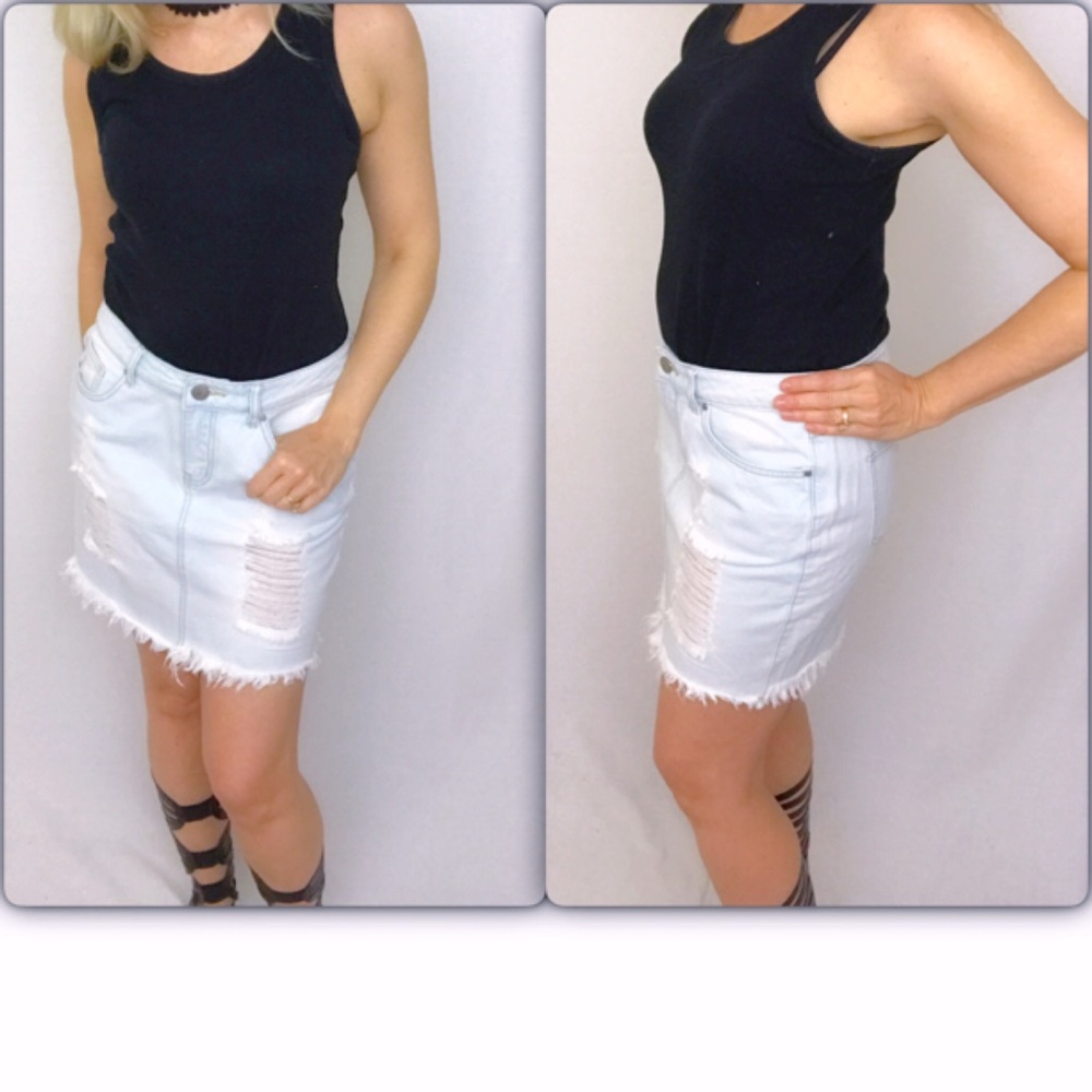 💥HOTSALE💥Light Distressed Denim Jean Skirt sold - Picture 2 of 4