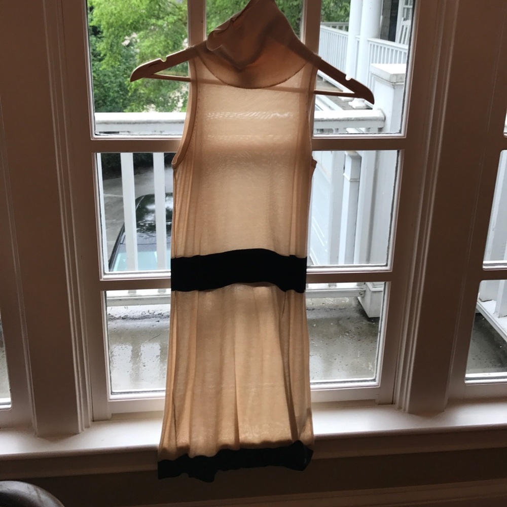 Sleeveless dress